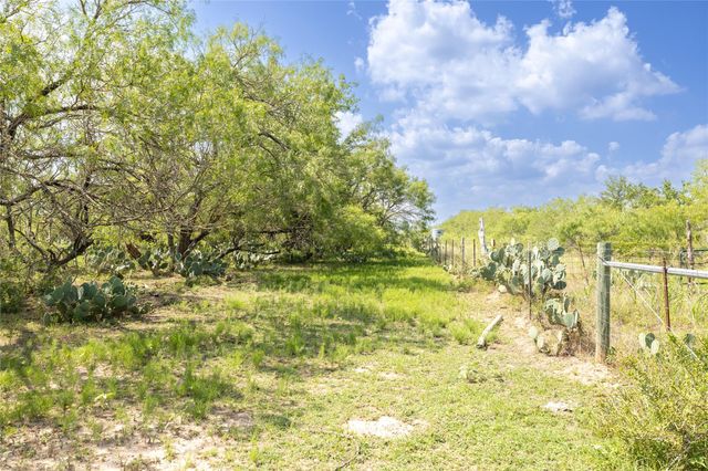410 Green Acre DR, Dale, TX 78616