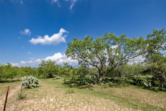 410 Green Acre DR, Dale, TX 78616
