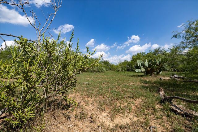 410 Green Acre DR, Dale, TX 78616