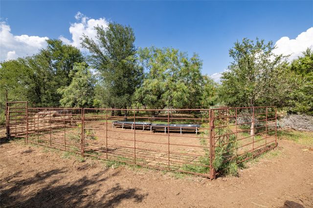 410 Green Acre DR, Dale, TX 78616