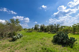 410 Green Acre DR, Dale, TX 78616