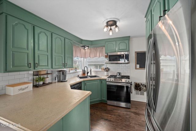 903 Lochhaven Boulevard, Maumee, OH 43537
