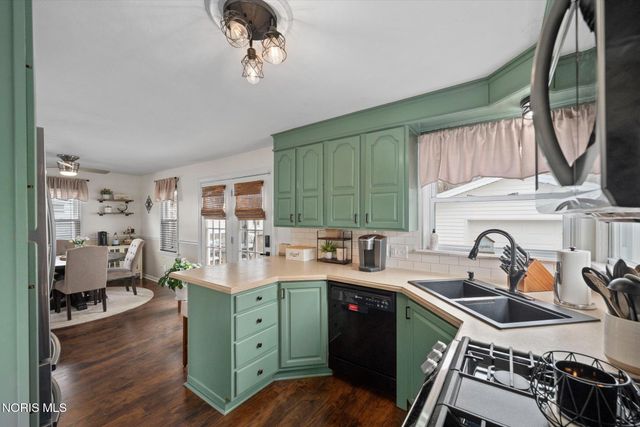 903 Lochhaven Boulevard, Maumee, OH 43537
