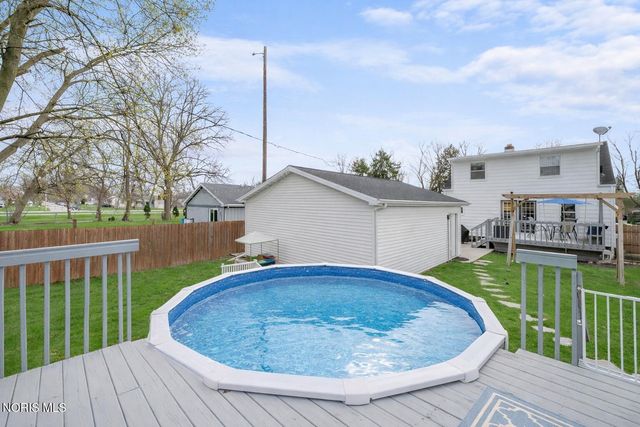 903 Lochhaven Boulevard, Maumee, OH 43537