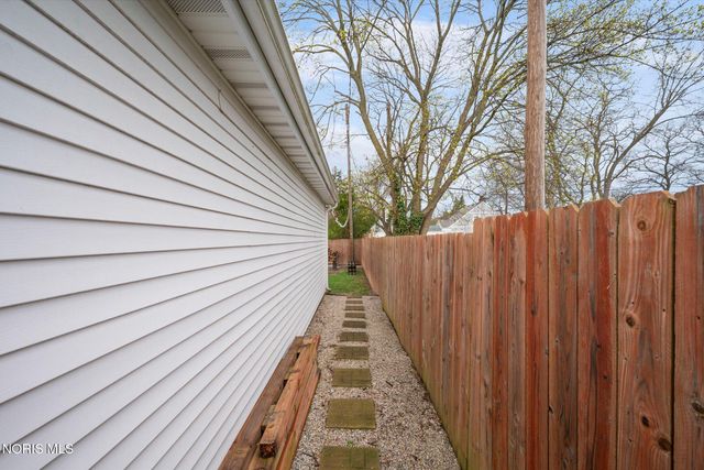 903 Lochhaven Boulevard, Maumee, OH 43537