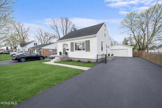 903 Lochhaven Boulevard, Maumee, OH 43537