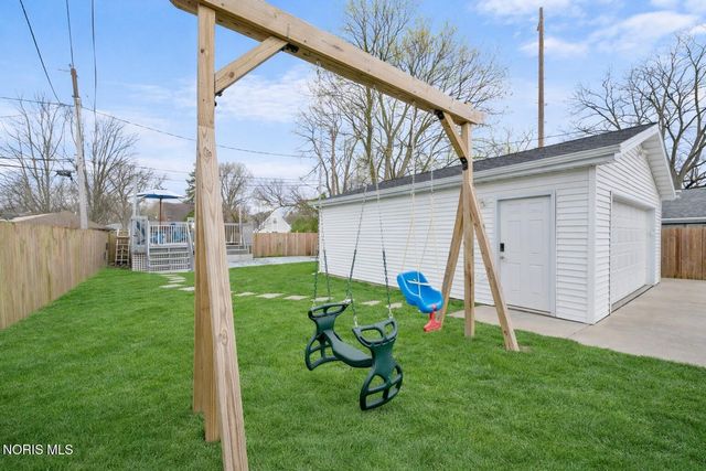 903 Lochhaven Boulevard, Maumee, OH 43537