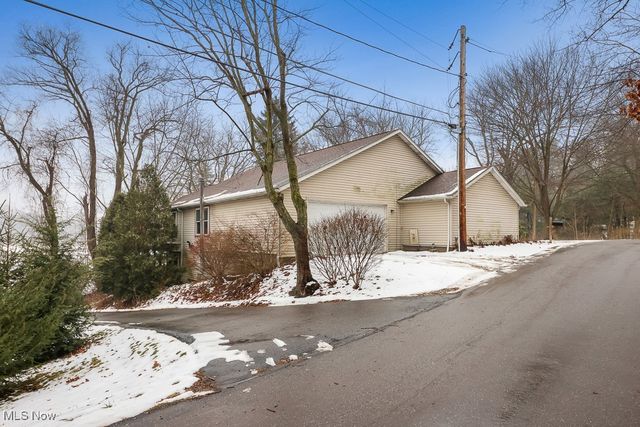 81 Cherry Drive NW, North Canton, OH 44720