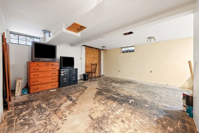 81 Cherry Drive NW, North Canton, OH 44720