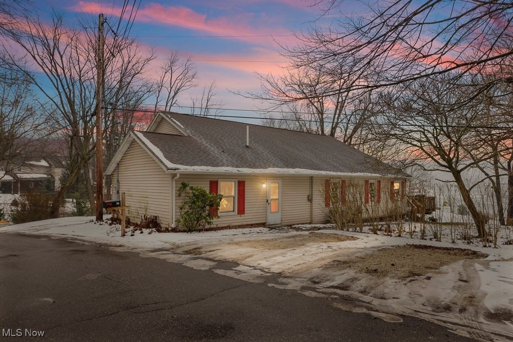 81 Cherry Drive NW, North Canton, OH 44720