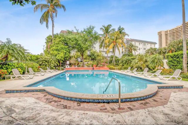 255 W 24th Street 136, Miami Beach, FL 33140