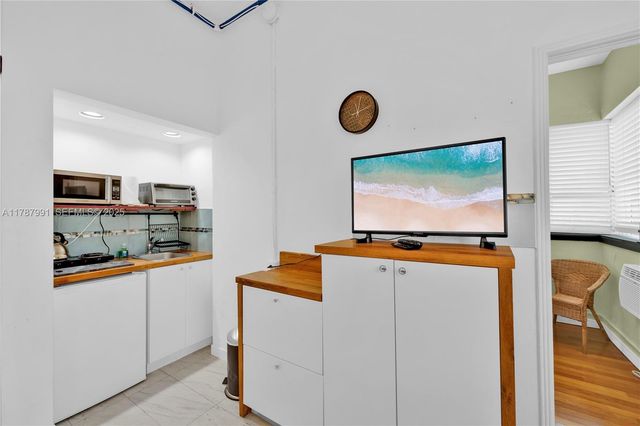 255 W 24th Street 136, Miami Beach, FL 33140