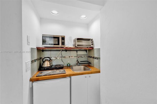 255 W 24th Street 136, Miami Beach, FL 33140