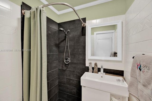 255 W 24th Street 136, Miami Beach, FL 33140