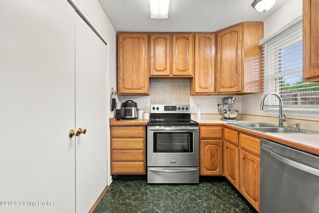 9801 Barnlake Dr, Louisville, KY 40291