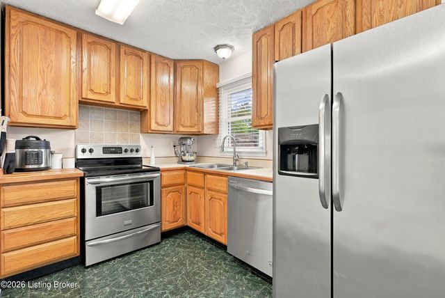 9801 Barnlake Dr, Louisville, KY 40291