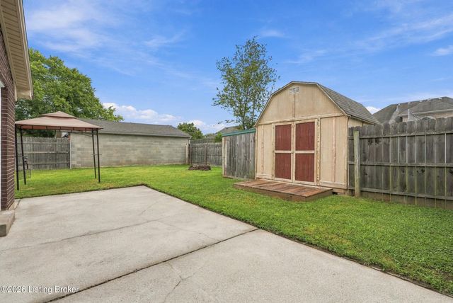 9801 Barnlake Dr, Louisville, KY 40291