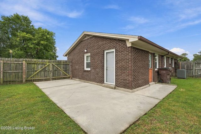 9801 Barnlake Dr, Louisville, KY 40291