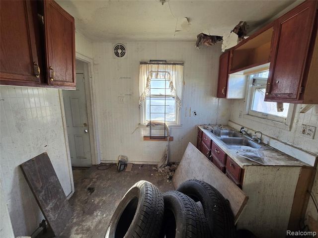 9634 Evergreen Avenue, Detroit, MI 48228