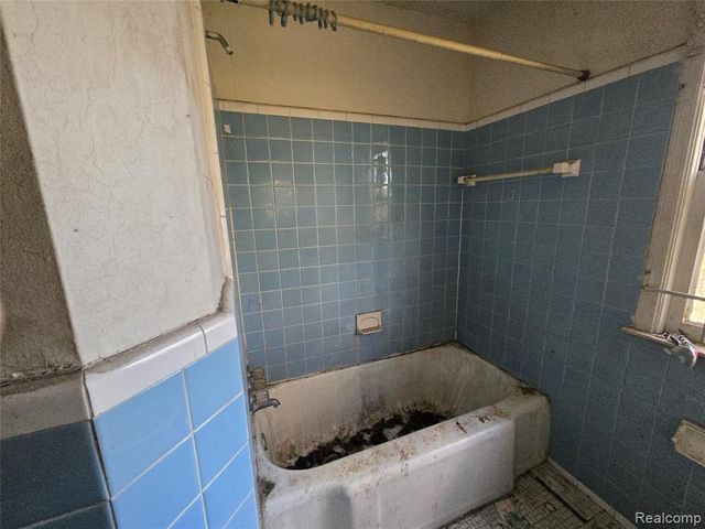 9634 Evergreen Avenue, Detroit, MI 48228