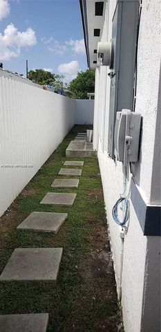 2285 NW 91 ST 0, Miami, FL 33147