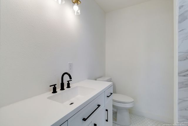 2323 E Crockett, San Antonio, TX 78202