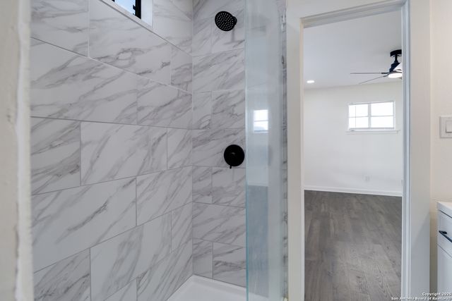 2323 E Crockett, San Antonio, TX 78202