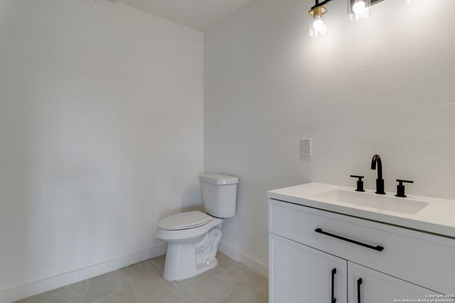 2323 E Crockett, San Antonio, TX 78202