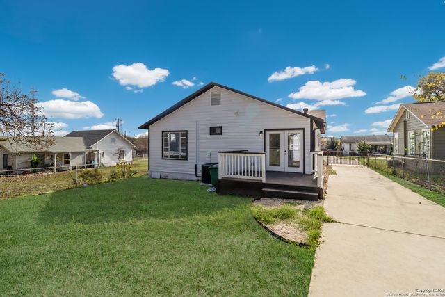 2323 E Crockett, San Antonio, TX 78202