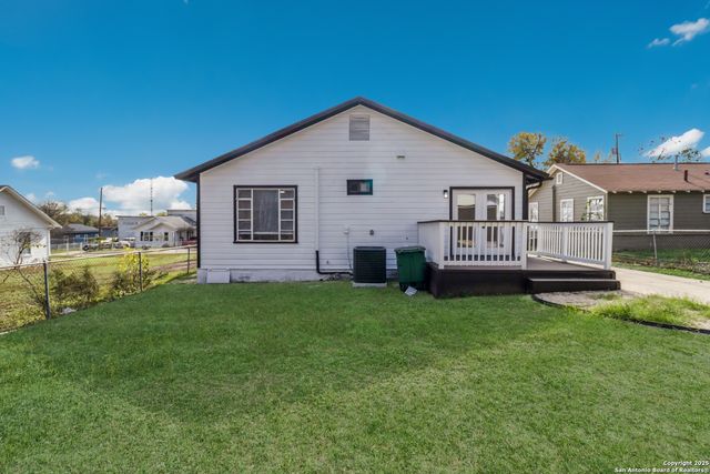 2323 E Crockett, San Antonio, TX 78202