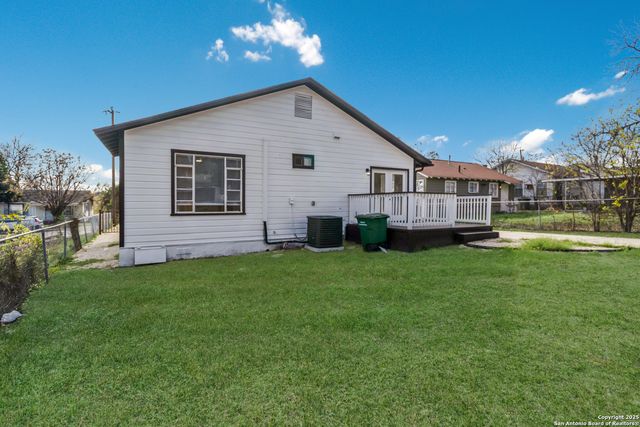 2323 E Crockett, San Antonio, TX 78202