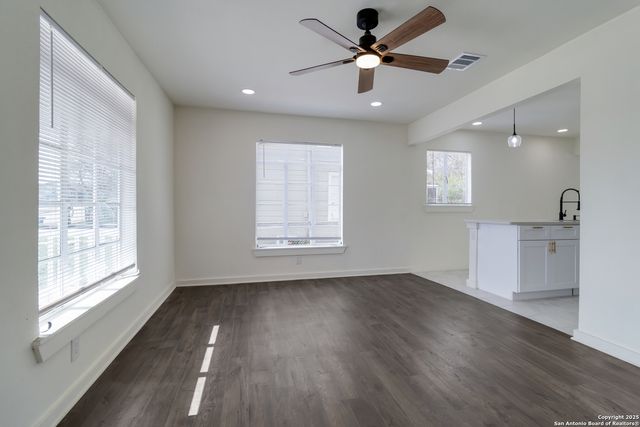 2323 E Crockett, San Antonio, TX 78202