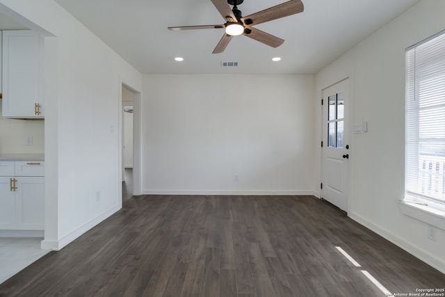 2323 E Crockett, San Antonio, TX 78202