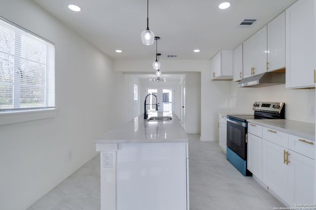 2323 E Crockett, San Antonio, TX 78202