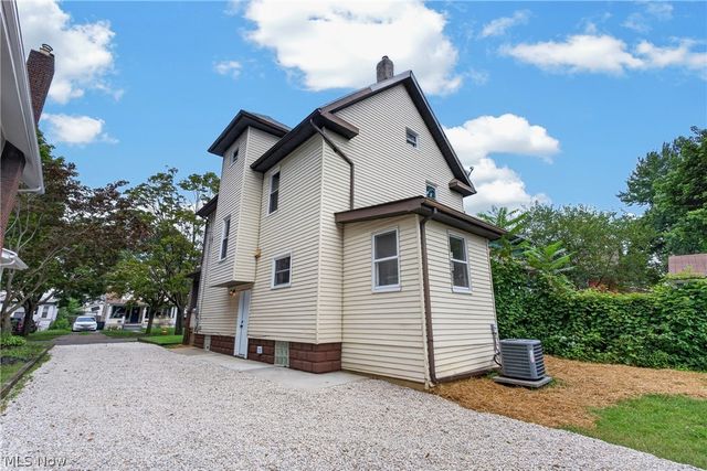 96 E Ido Avenue, Akron, OH 44301