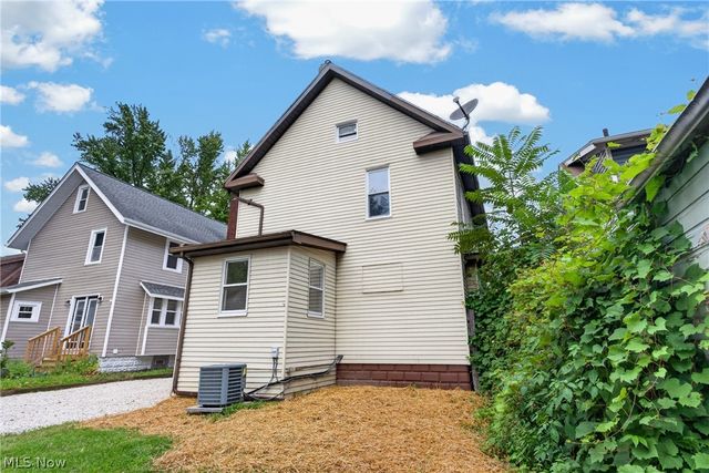 96 E Ido Avenue, Akron, OH 44301