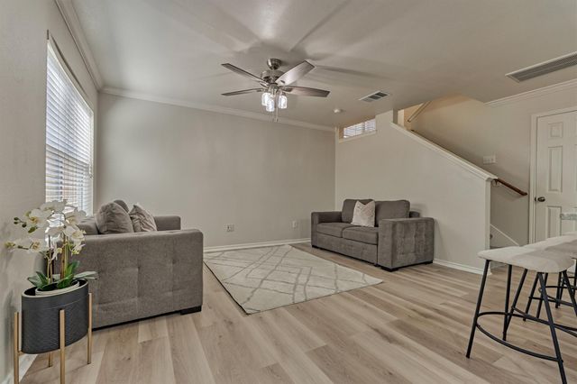 111 N Villa Oaks Drive, The Woodlands, TX 77382