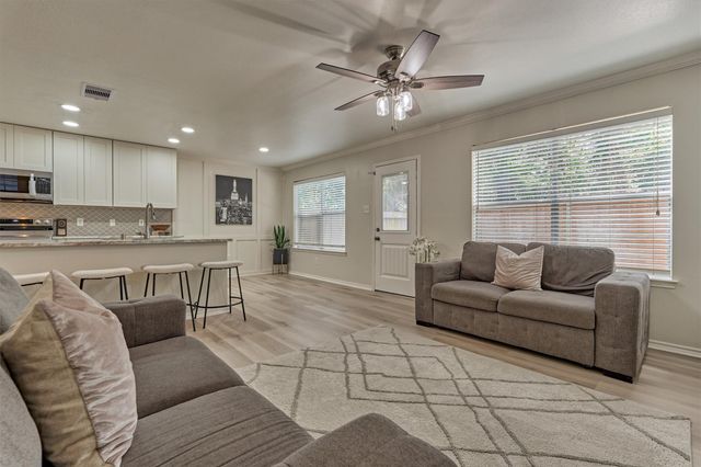 111 N Villa Oaks Drive, The Woodlands, TX 77382