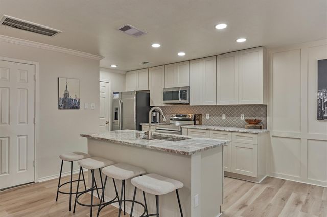 111 N Villa Oaks Drive, The Woodlands, TX 77382