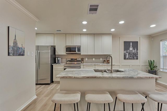 111 N Villa Oaks Drive, The Woodlands, TX 77382