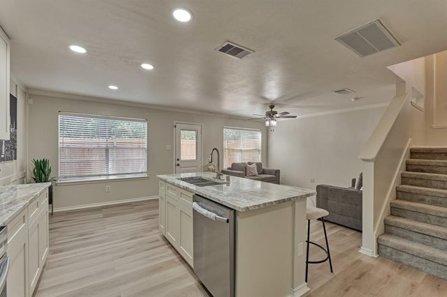111 N Villa Oaks Drive, The Woodlands, TX 77382