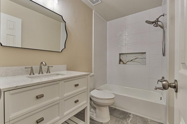 111 N Villa Oaks Drive, The Woodlands, TX 77382