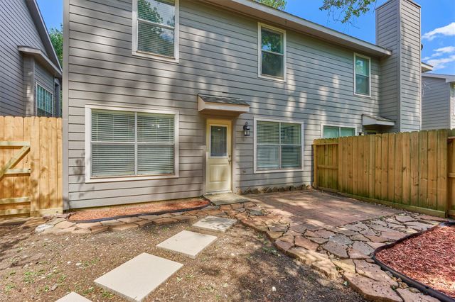 111 N Villa Oaks Drive, The Woodlands, TX 77382