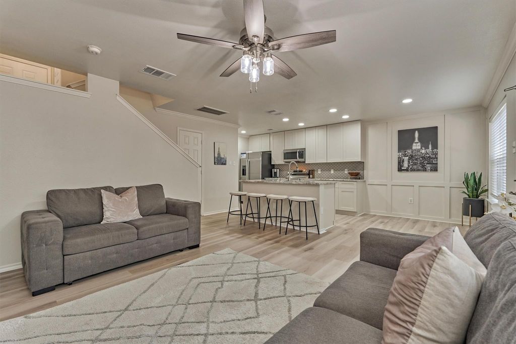 111 N Villa Oaks Drive, The Woodlands, TX 77382