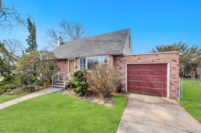 200 Victory Drive, Massapequa Park, NY 11762