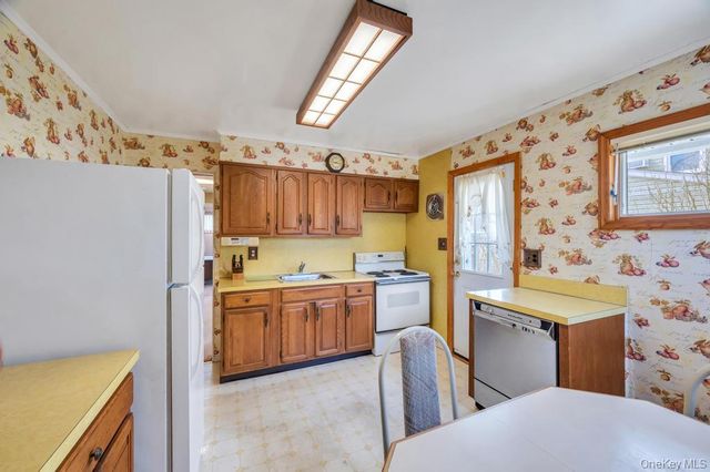 200 Victory Drive, Massapequa Park, NY 11762