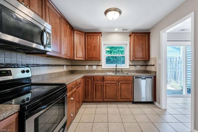 413 Longleaf RD, Virginia Beach, VA 23454