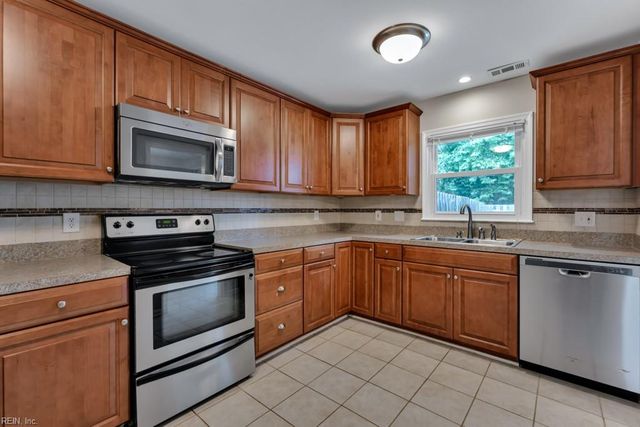 413 Longleaf RD, Virginia Beach, VA 23454