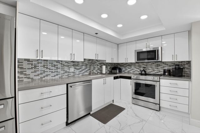 7786 Lakeside Boulevard 684, Boca Raton, FL 33434