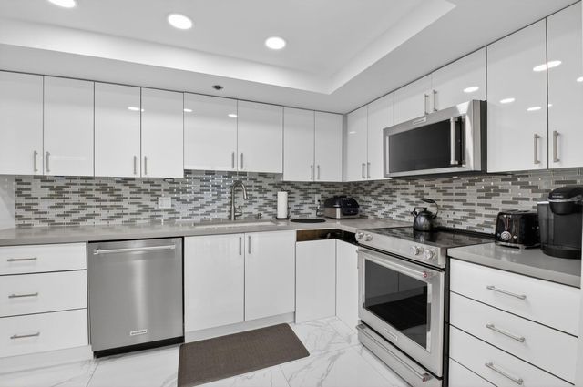 7786 Lakeside Boulevard 684, Boca Raton, FL 33434